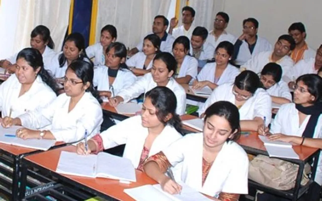 doctors protest, annamalai university medical college, fees hike, dr g.r.raveendranath