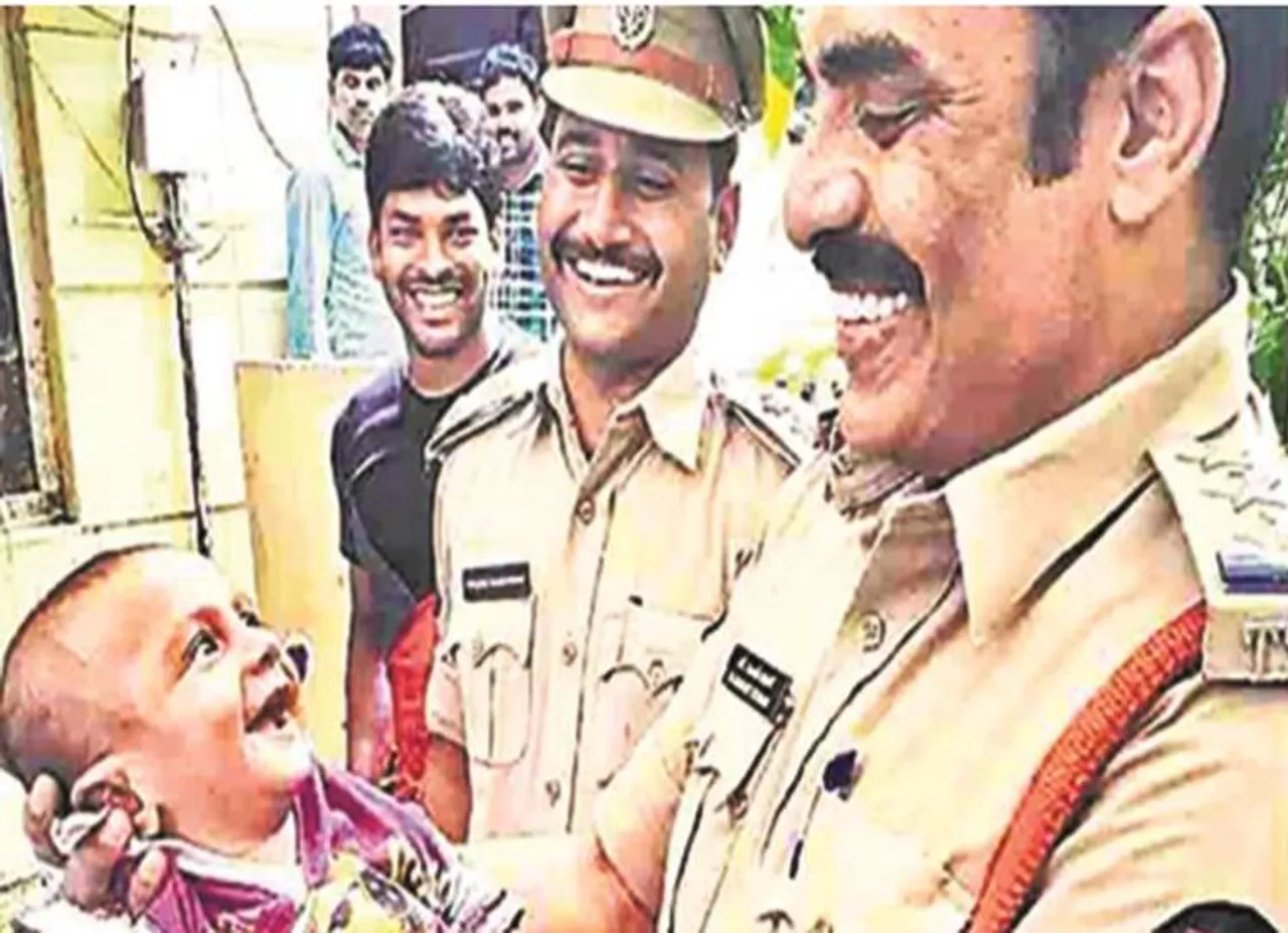 குழந்தையின் சிரிப்பும், தாயின் கண்ணீருமே எங்கள் முயற்சிக்கு கிடைத்த வெகுமதி: காவல்துறை உருக்கம்!
