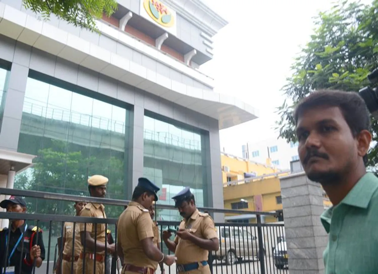 IT Raid, VK Sasikala, TTV Dinakaran, Jaya TV Office