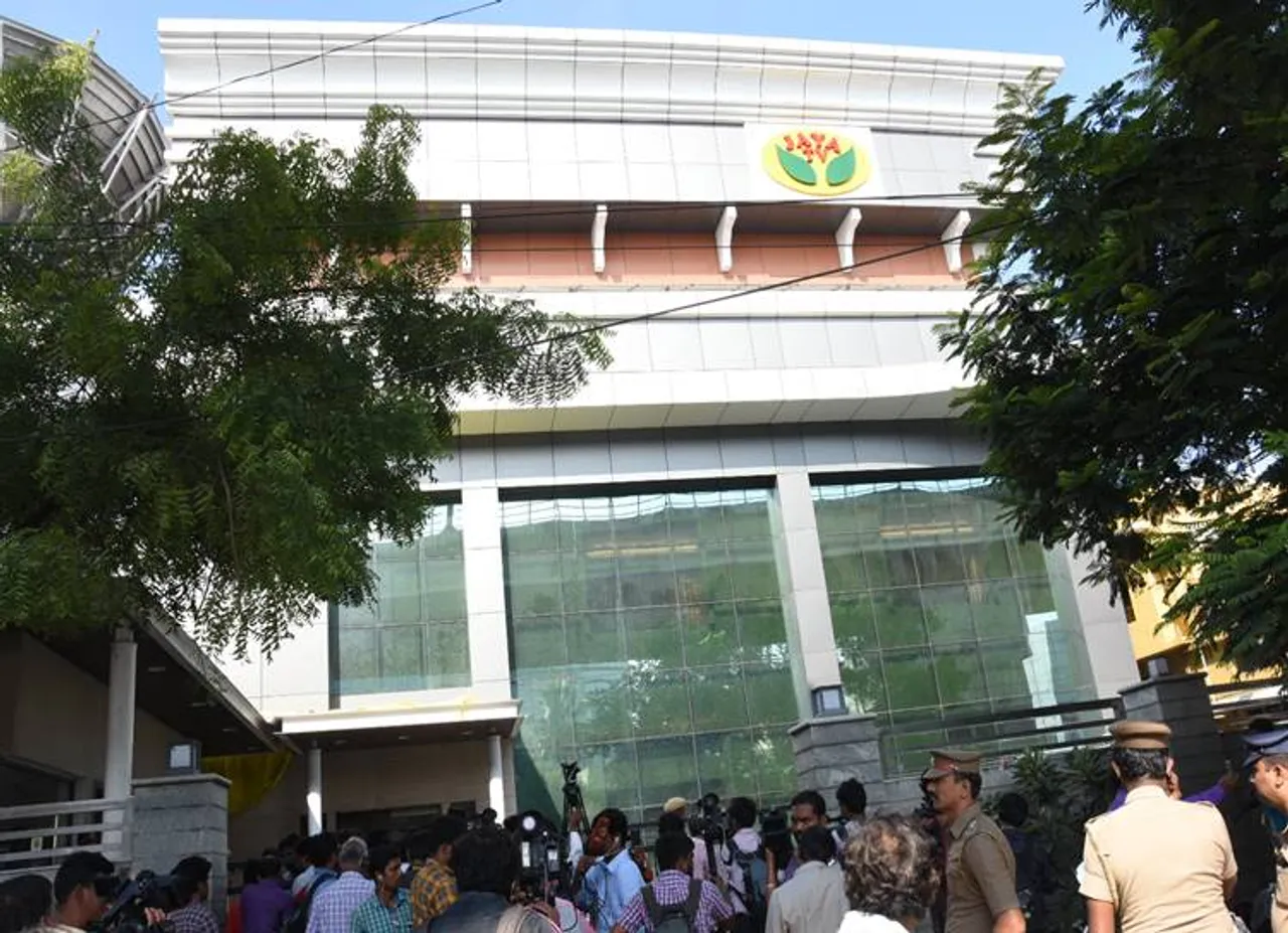 vk Sasikla, TTV Dhinakaran, Income tax department, IT raids,Jayalalitha,