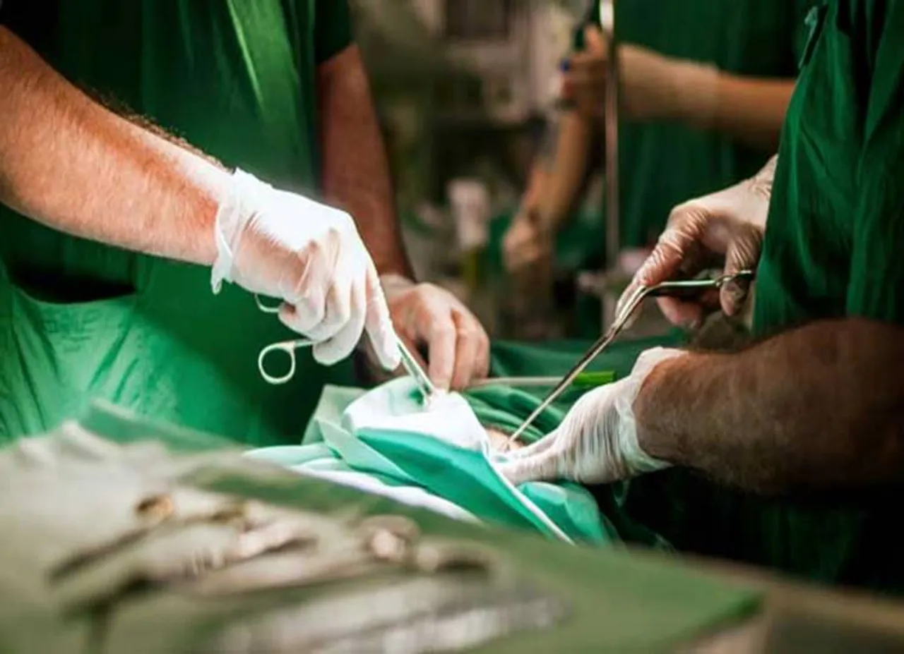man eats metal, man eats coins, doctors remove coins from stomach, madhya pradesh man,