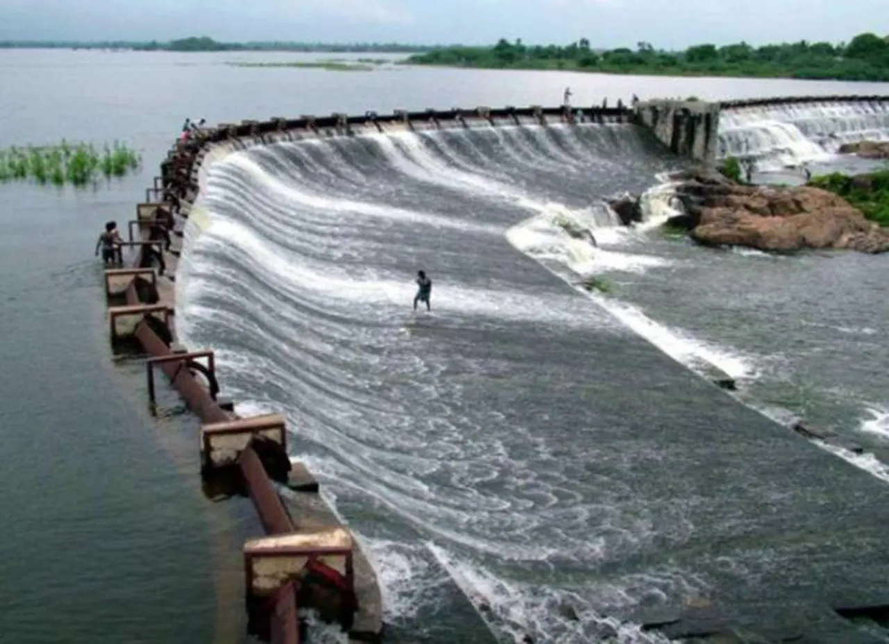 நிரம்பியது மதுராந்தகம் ஏரி: காஞ்சிபுரத்தில் 21 கிராமங்களுக்கு வெள்ள அபாய எச்சரிக்கை!