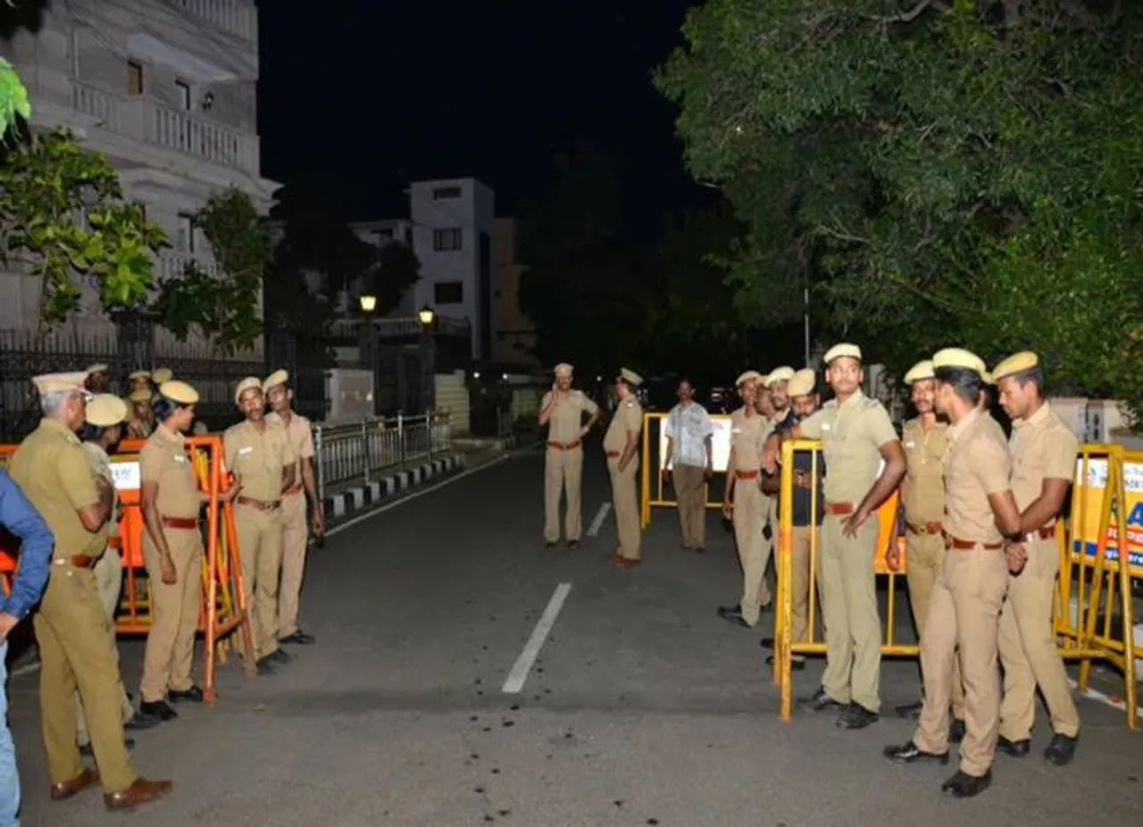 ஜெயலலிதா வீட்டில் கைப்பற்றப்பட்ட கம்ப்யூட்டர்களில் ரகசிய தகவல்களா? உண்மை வெளியாகுமா?