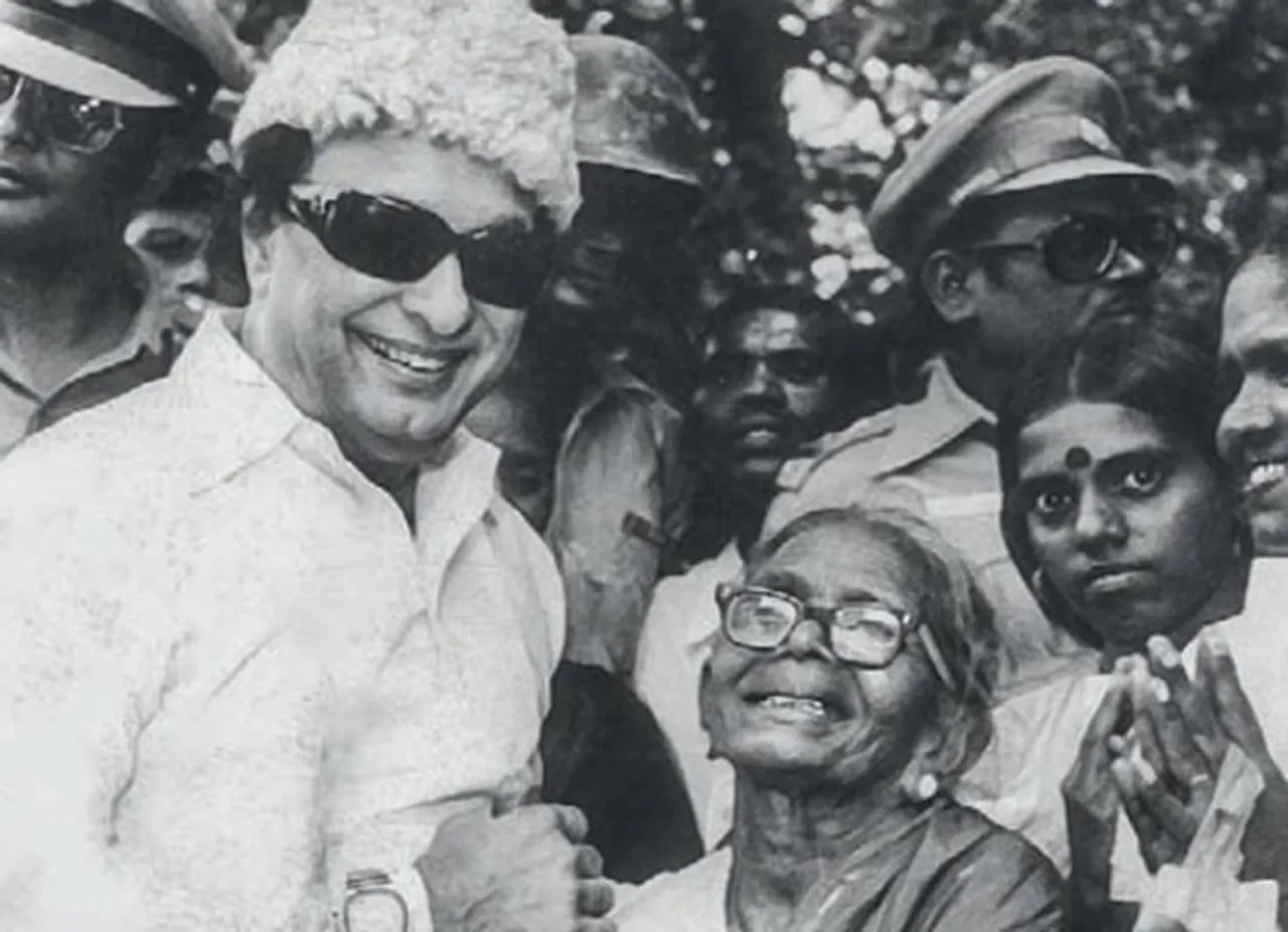 புரட்சித் தலைவர் எம்.ஜி.ஆரின் 30-வது நினைவு நாள்! பட்டிதொட்டி ட்விட்டியெங்கும் மக்கள் அஞ்சலி!