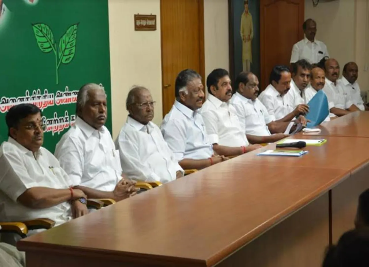 ஆர்.கே.நகர் தேர்தல் தோல்வி எதிரொலி: நாஞ்சில் சம்பத், சி.ஆர்.சரஸ்வதி உட்பட 5 பேர் கட்சியில் இருந்து நீக்கம்!
