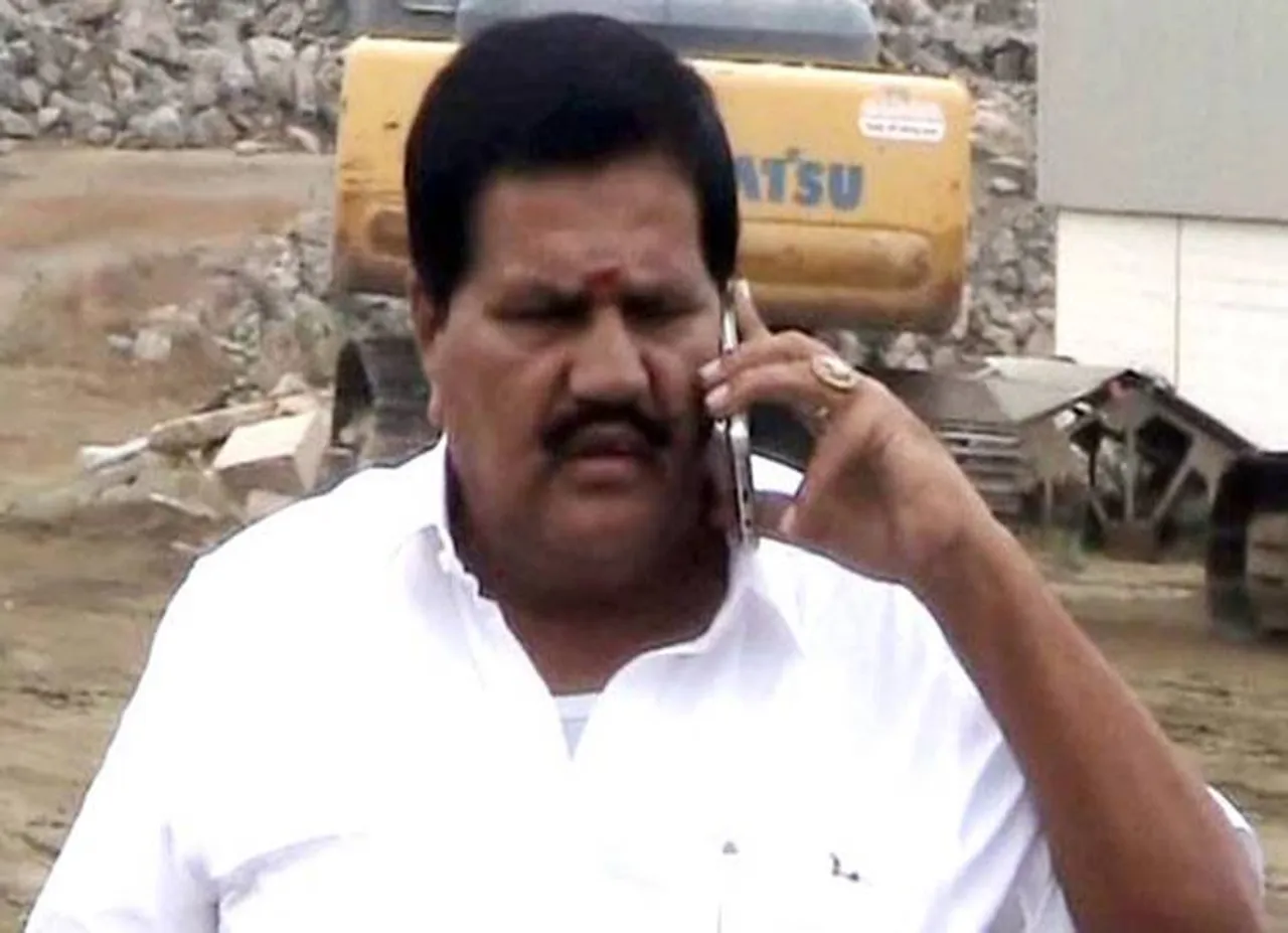 வீடியோ: எம்.ஜி.ஆர். நூற்றாண்டு விழாவுக்கு ஆட்களை திரட்ட பணம் பட்டுவாடா செய்தாரா எம்.எல்.ஏ. கனகராஜ்?