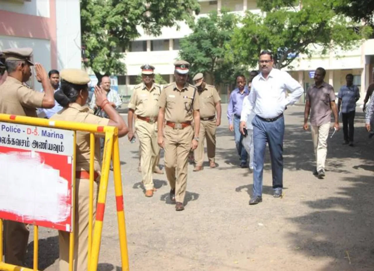 ராணி மேரி கல்லூரியில் உச்சக்கட்ட பாதுகாப்பில் ஆர்.கே.நகர் 'தலையெழுத்து'! புகைப்பட தொகுப்பு!