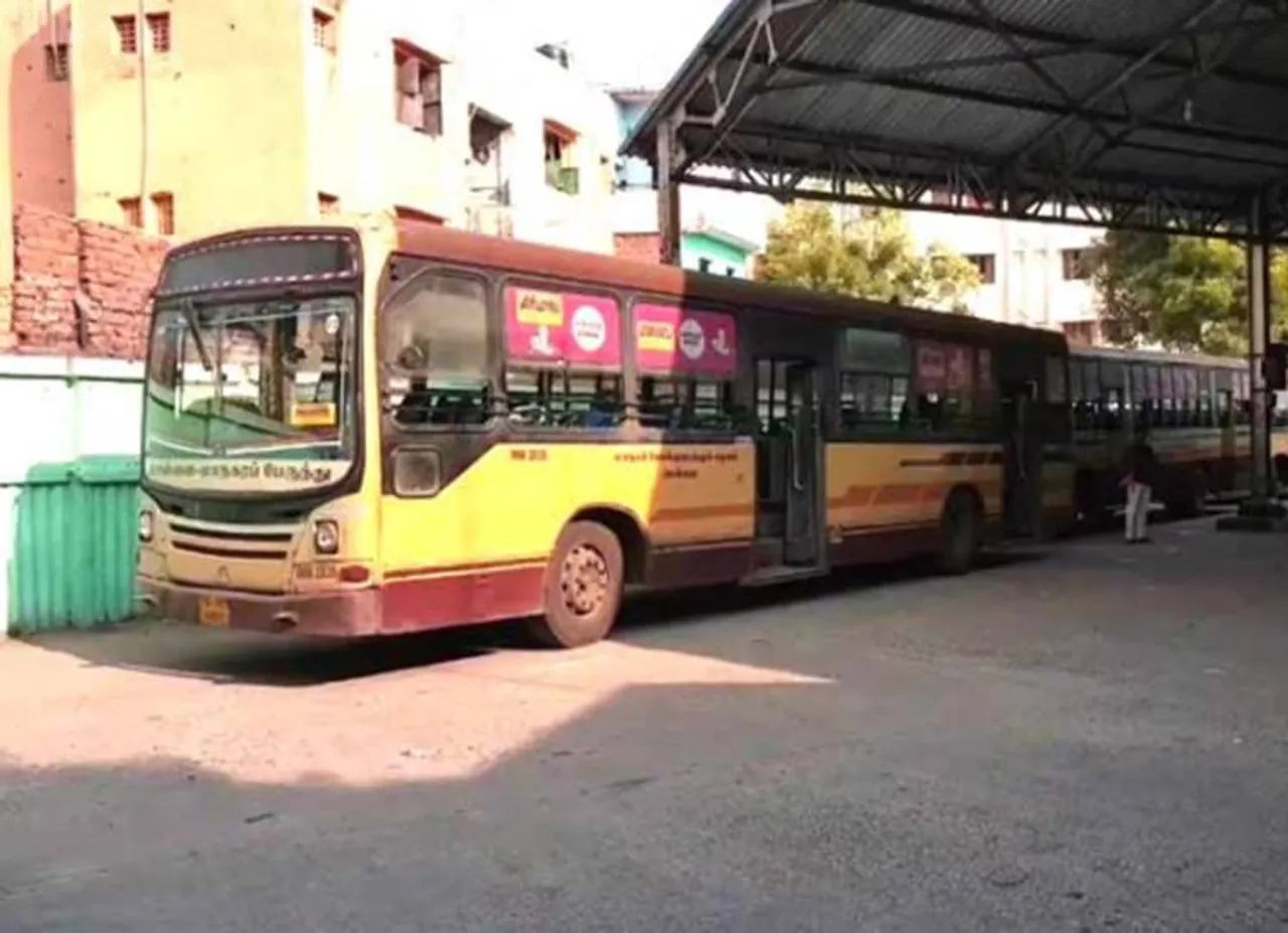 பேருந்து கட்டணம் உயர்ந்தாலும் மாணவர்களுக்கு பஸ் பாஸ் இலவசமே!- முதல்வர் பழனிசாமி அறிவிப்பு!