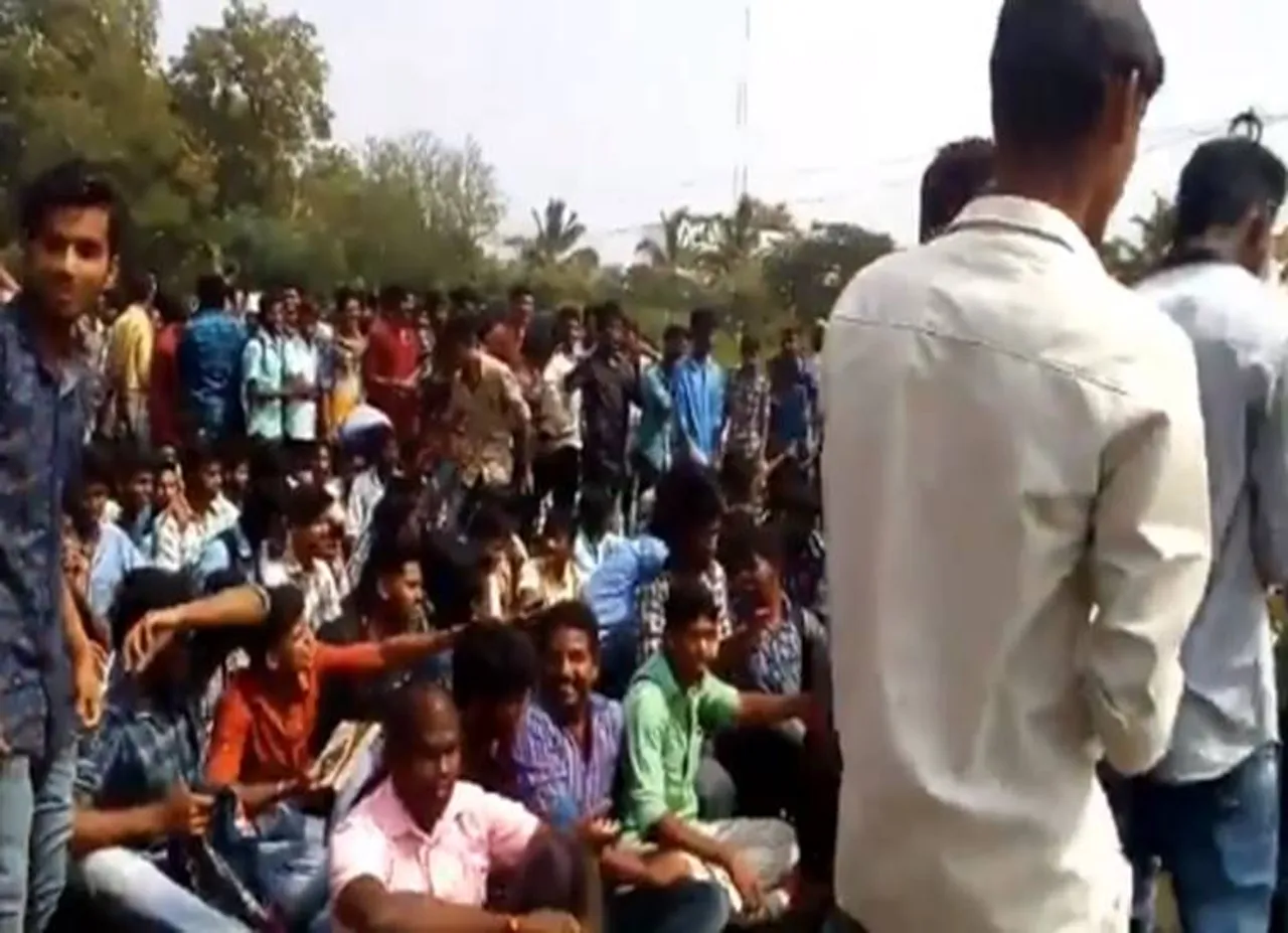 பஸ் கட்டண கொந்தளிப்பு : மாணவர்கள் மீது தடியடி, முதல்வர் எடப்பாடி வீடு முற்றுகை