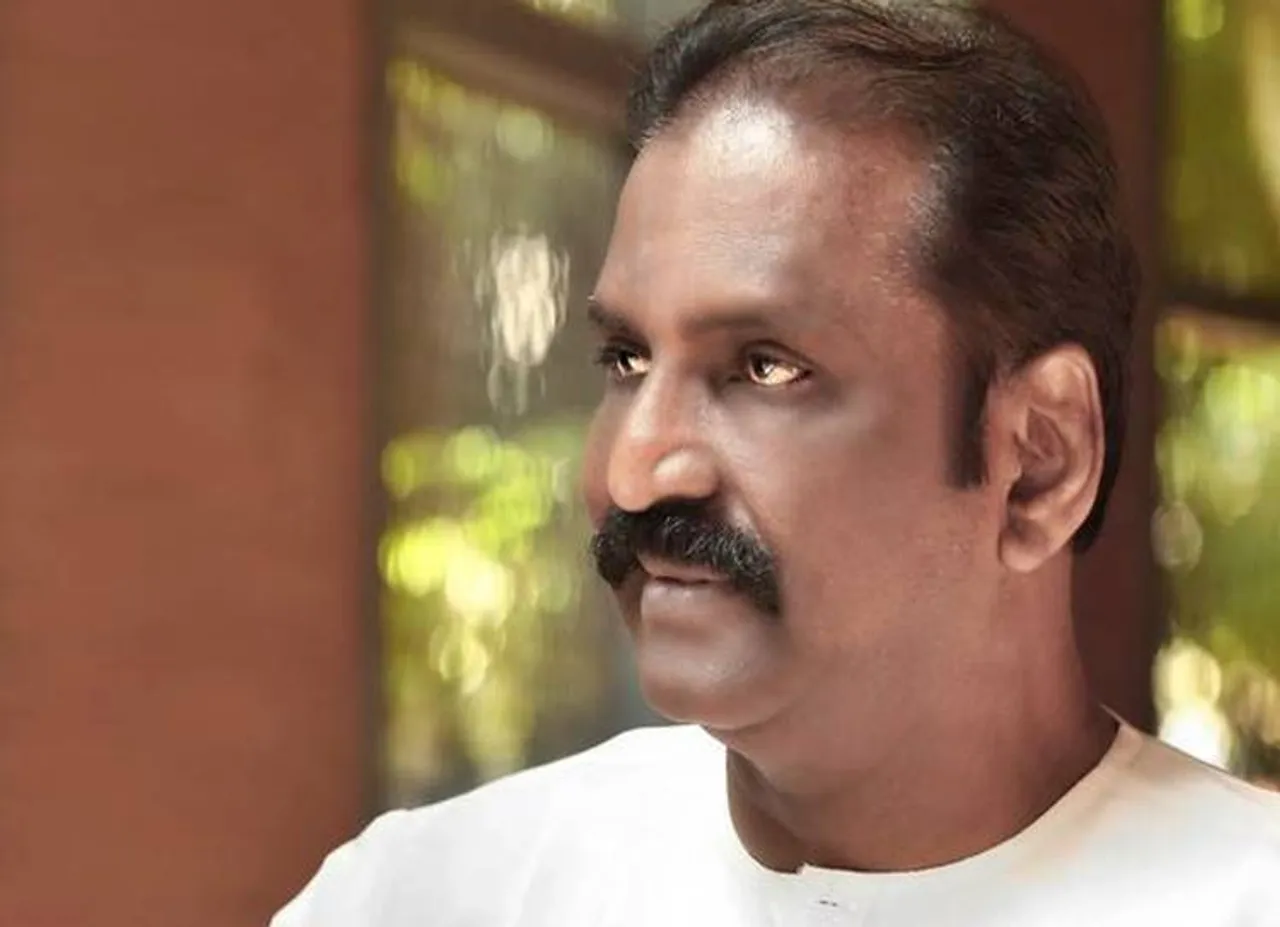 மாணவர்கள் இறக்கிறார்கள்; மரணங்கள் இறக்கவில்லை - வைரமுத்து வேதனை