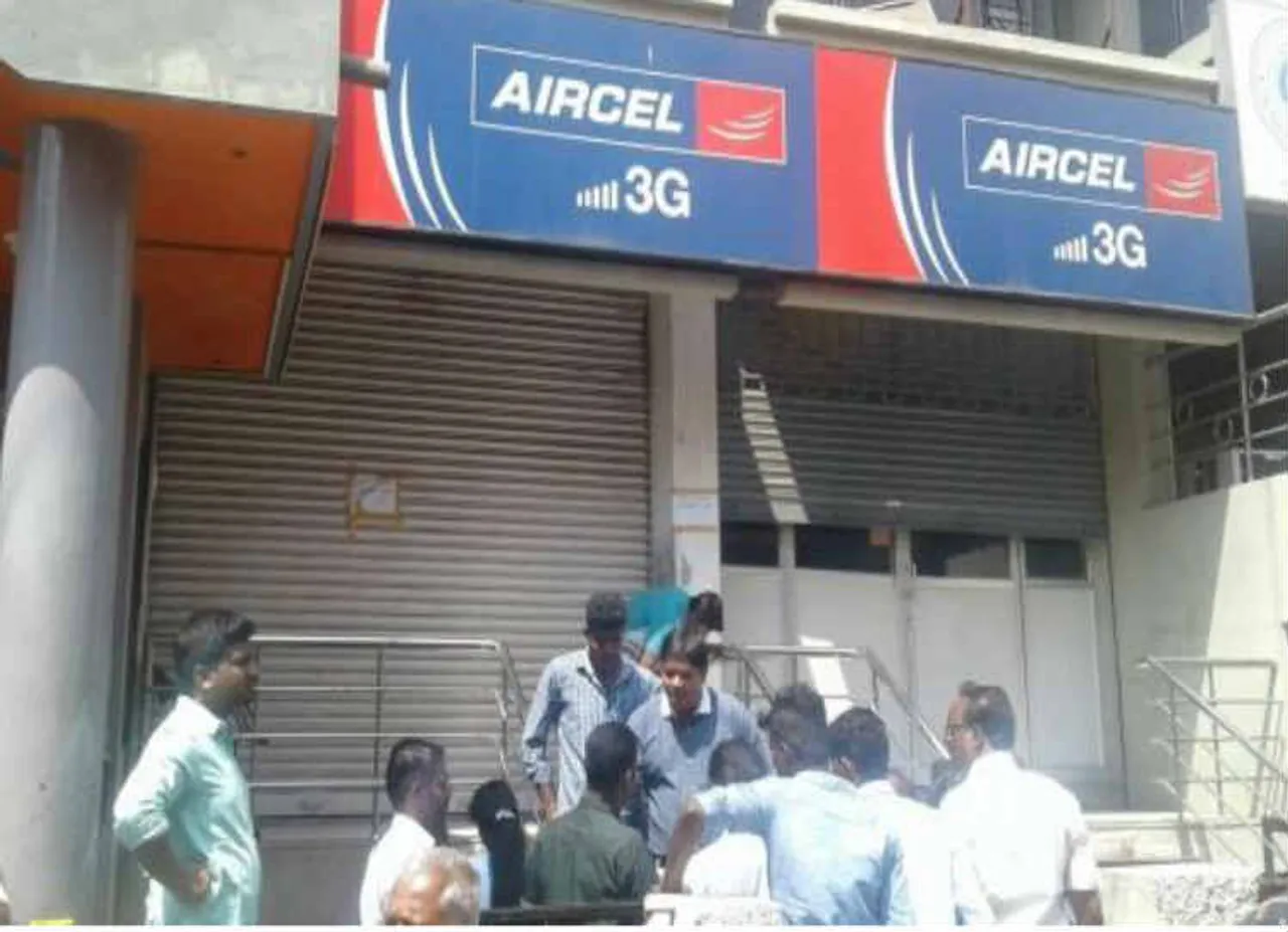 ஏர்செல் சேவை திடீர் நிறுத்தம்: வாக்குவாதத்தில் ஈடுபட்ட வாடிக்கையாளர்கள்!