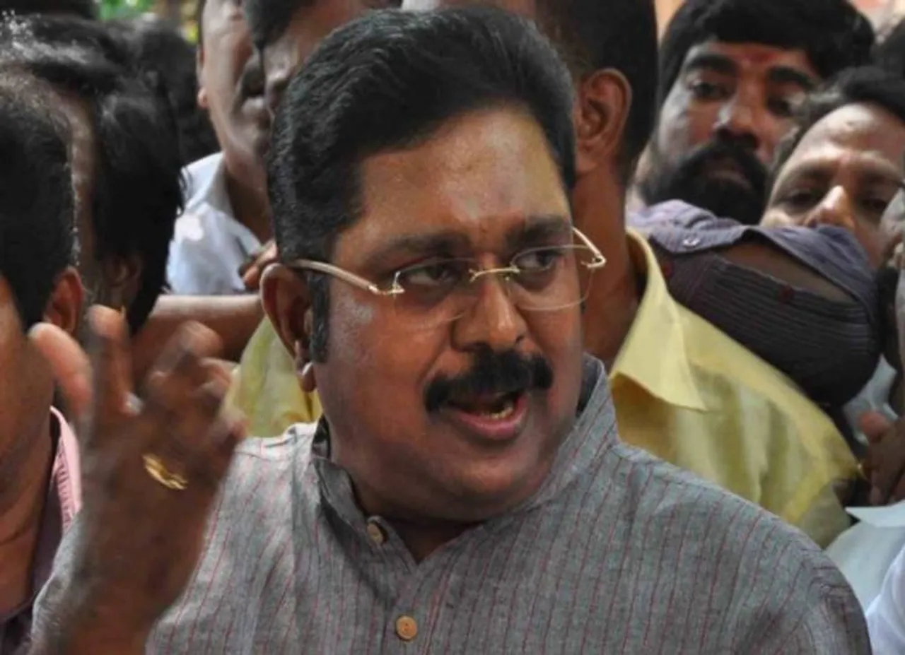 தினகரன் அணிக்கு குக்கர் சின்னம் வழங்க உத்தரவிட முடியாது - தலைமை தேர்தல் ஆணையம்