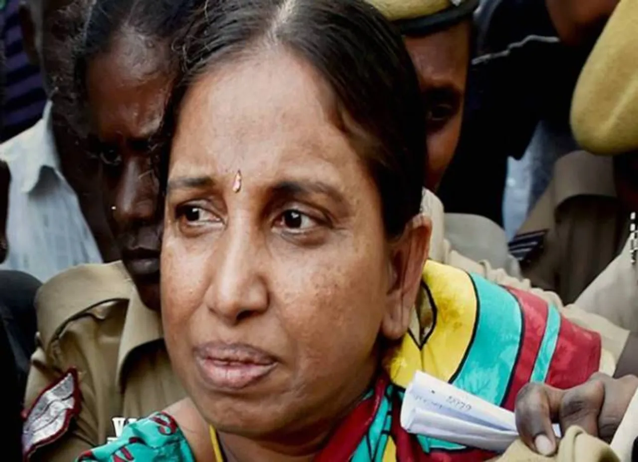 ஆயுள் கைதிகள் விடுதலை விவகாரம்: நளினி மனுவுக்கு பதிலளிக்க ஐகோர்ட் உத்தரவு