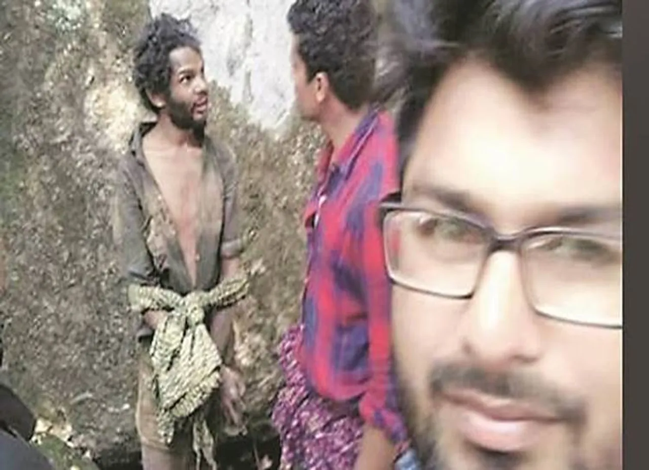 கொல்வதற்கு முன் செல்ஃபி: நாட்டையே உலுக்கிய பழங்குடி இளைஞரின் கொலை