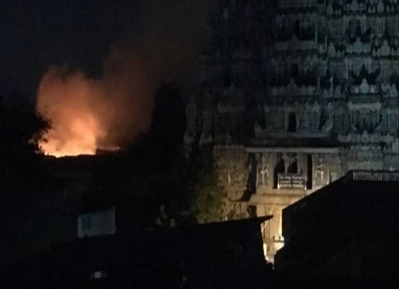 மதுரை மீனாட்சி அம்மன் கோவில் தீ விபத்து LIVE UPDATES: “ஆயிரங்கால் மண்டபத்திற்கு எந்தவித பாதிப்பும் இல்லை”: ஆட்சியர் வீரராகவராவ்
