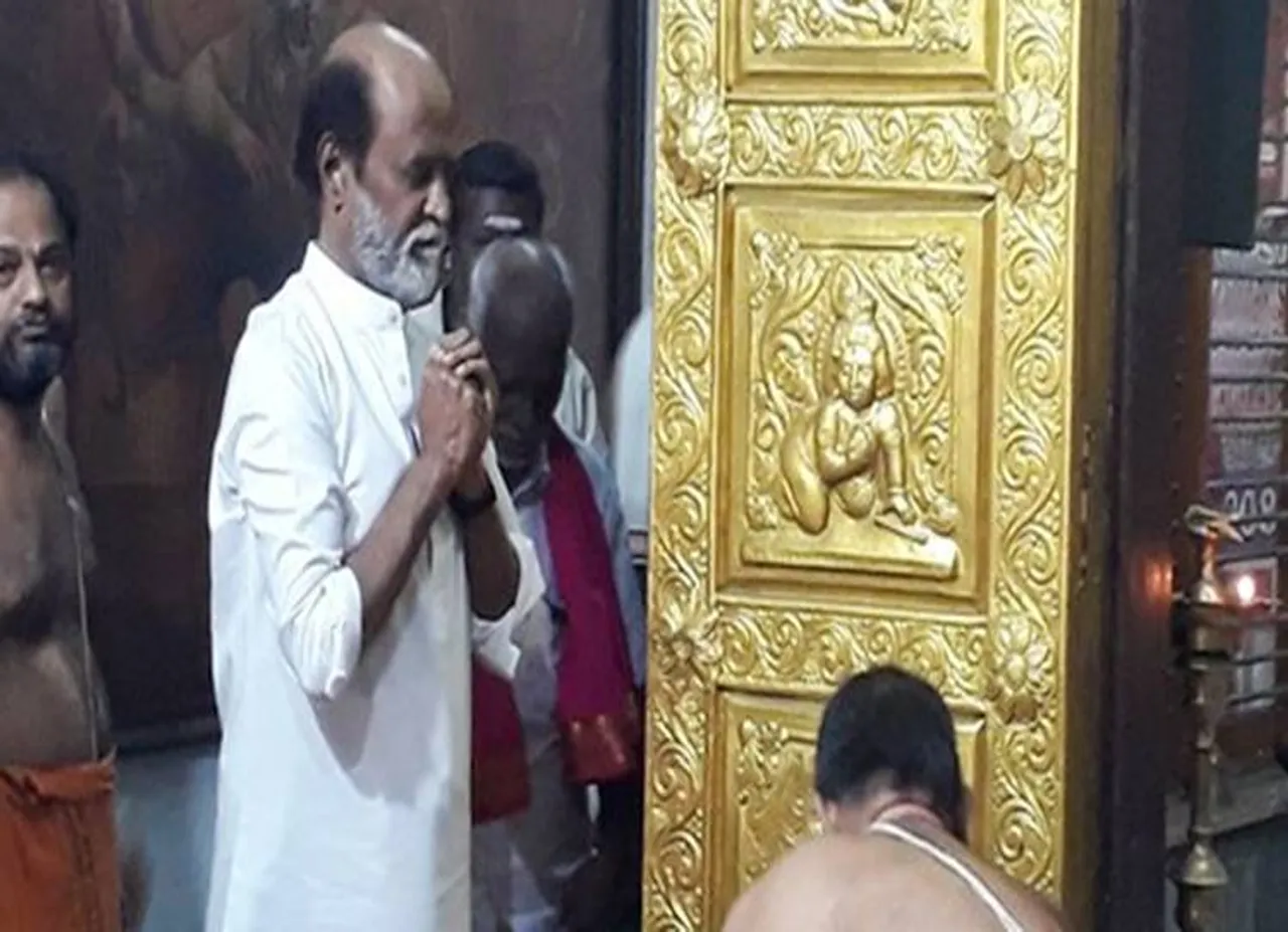 புகைப்படங்கள்: ராகவேந்திரர் மடத்தில் வழிபாட்டில் ஈடுபட்டார் ரஜினிகாந்த்