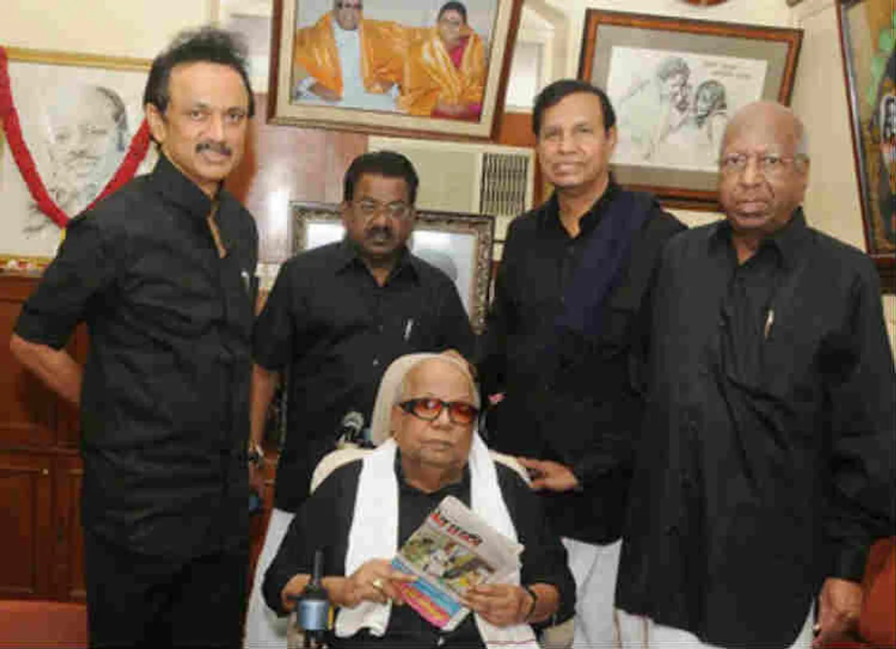 தமிழ்நாடு பட்ஜெட்: கருப்பு சட்டையில் வந்த திமுக எம்எல்ஏக்கள்!