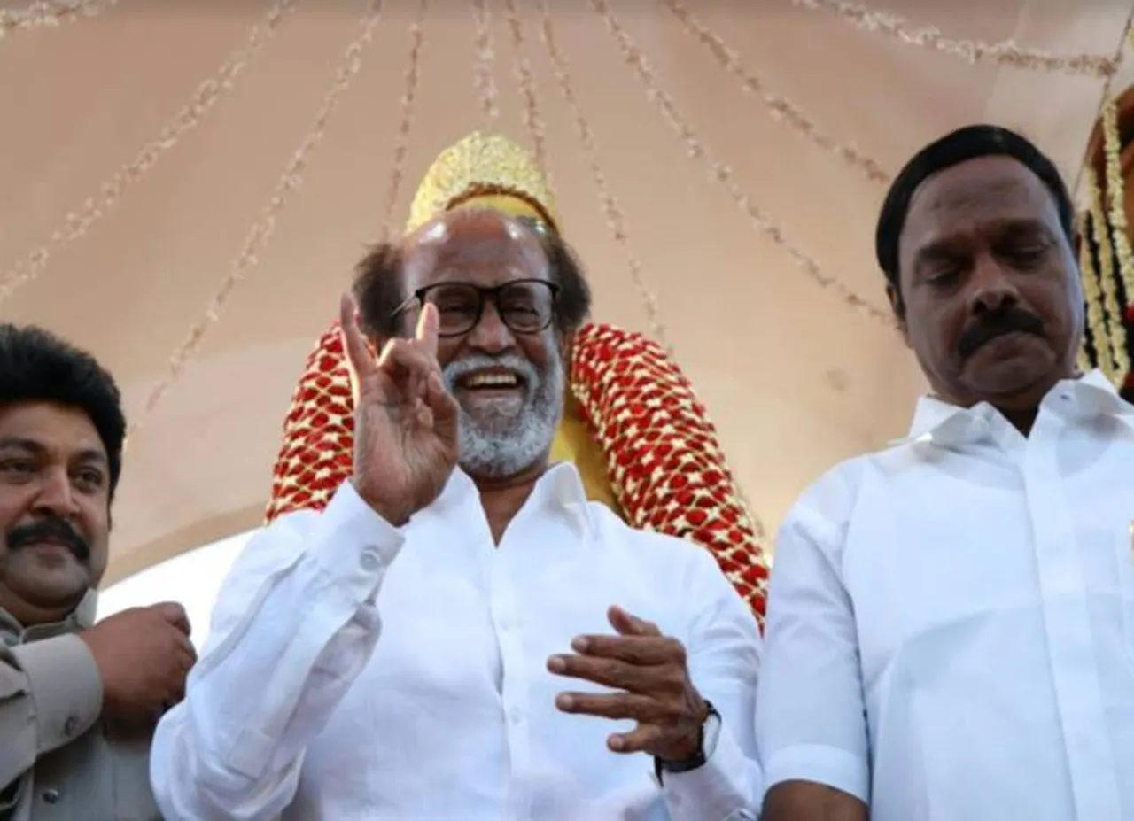 'புரட்சித் தலைவர்' எம்.ஜி.ஆர் சிலையை திறந்து வைத்த 'சூப்பர் ஸ்டார்' ரஜினிகாந்த்