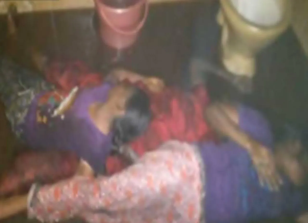 வீட்டில் மர்மமான முறையில் தாய், இரு மகள்கள் பலி! தற்கொலையா? கொலையா?