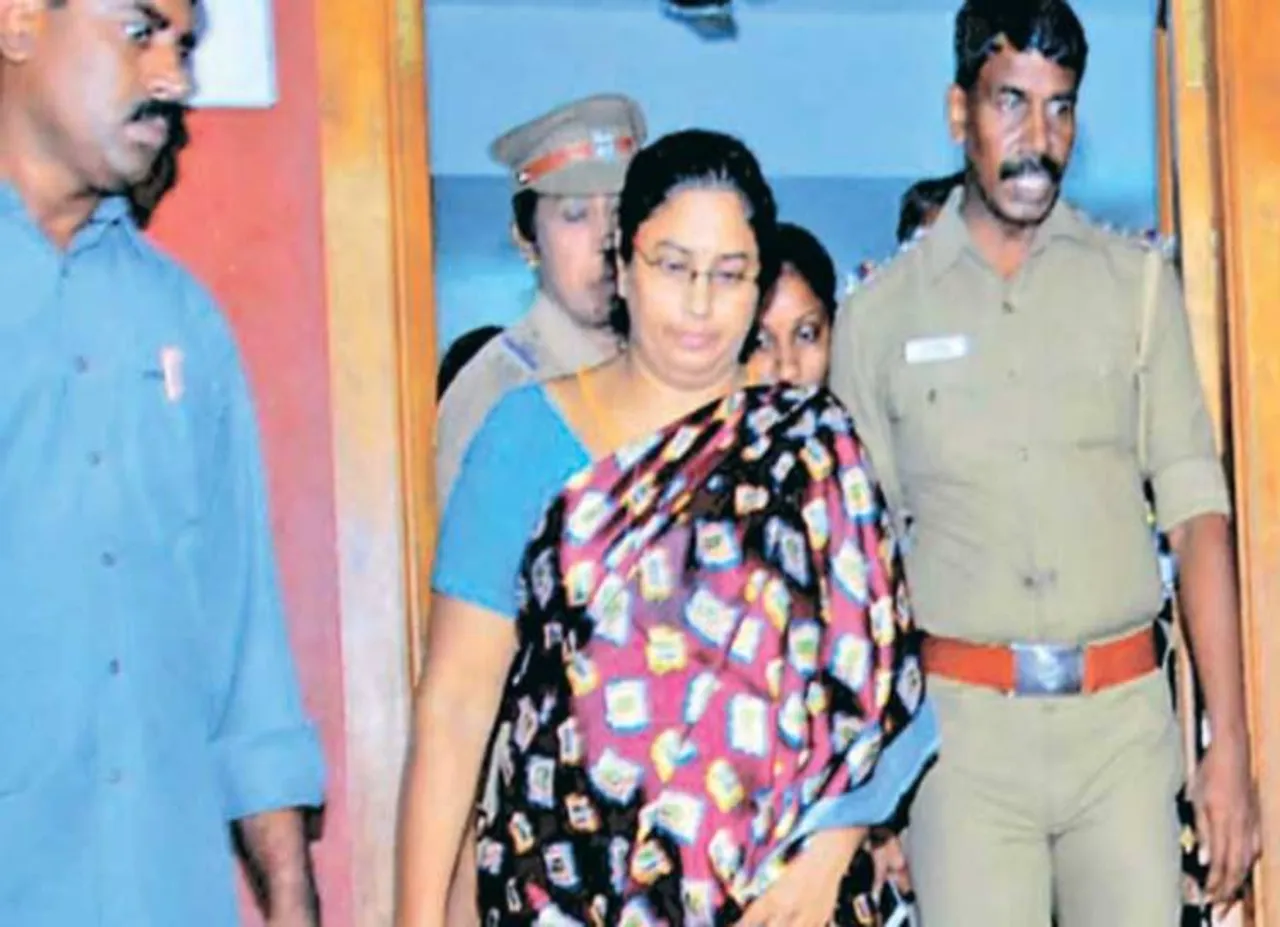 நிர்மலா தேவி கூறிய பேராசிரியர் உட்பட 2 பேர் தலைமறைவு!