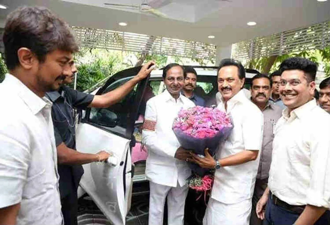 chandrashekhar-rao-mk-stalin-karunanidhi-meeting