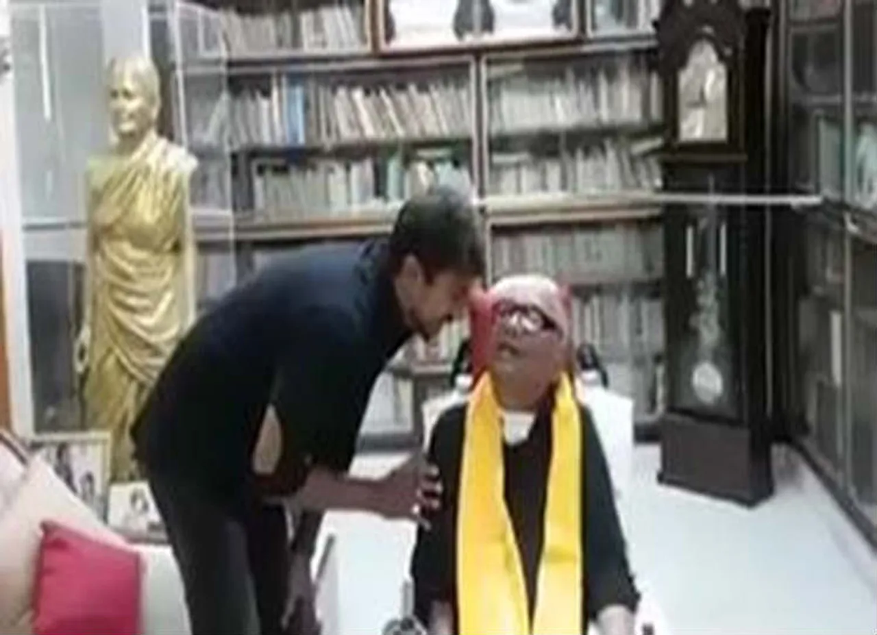 udhayanidhi with karunanidhi