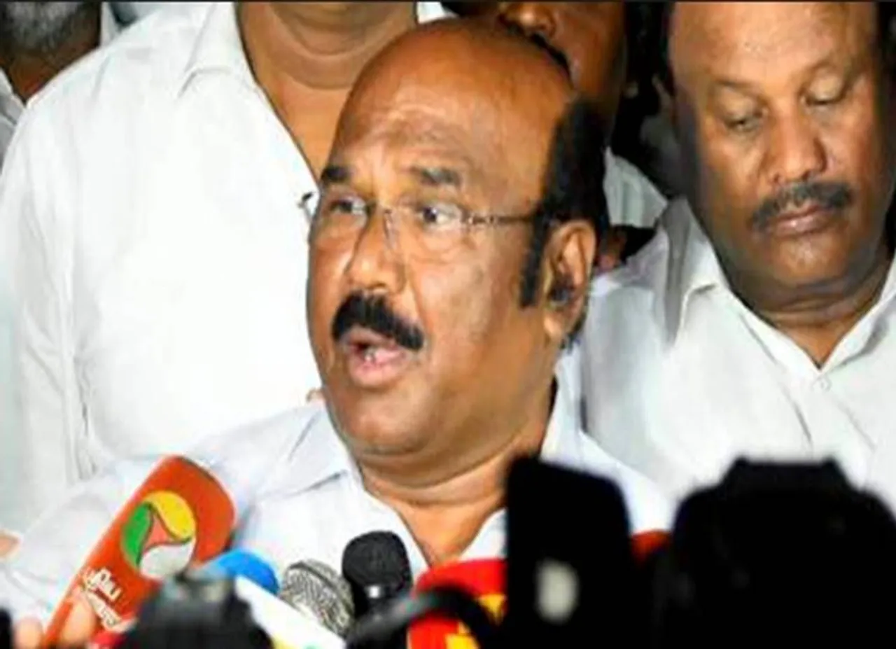 தமிழகத்திலேயே நீட் தேர்வு மையங்கள் அமைத்திருக்க முடியும்! - சிபிஎஸ்இ மீது அமைச்சர் ஜெயக்குமார் குற்றச்சாட்டு