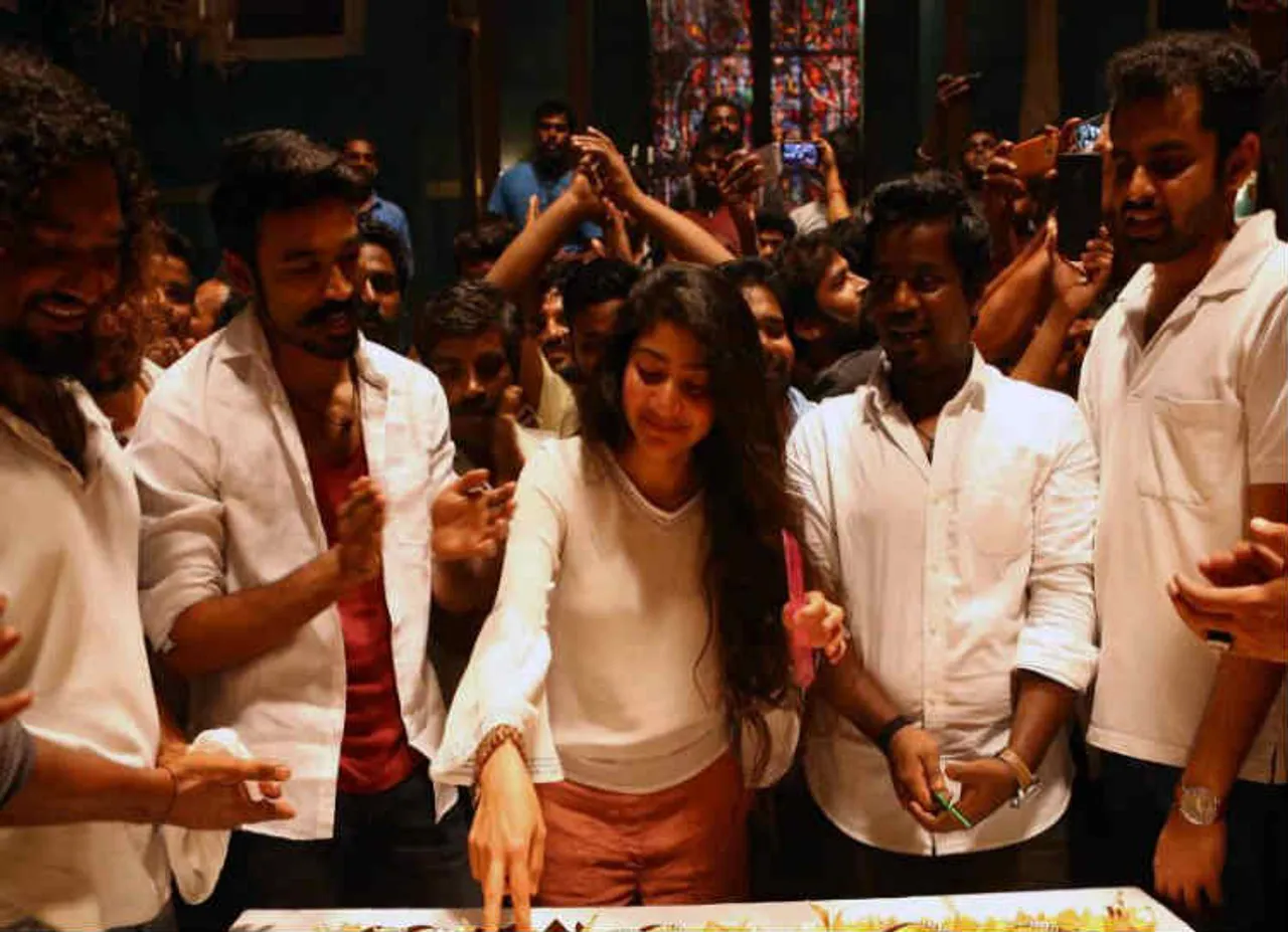 மலர் டீச்சருக்கு பர்த்டே.... தனுஷ் கொடுத்த அந்த ஒரு சர்ப்ரைஸ்!!!
