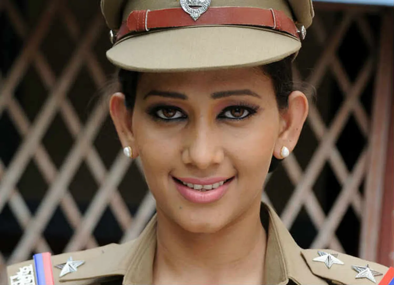Actress Sanjana Mobile Snatch