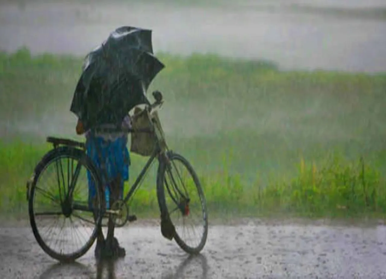 டெல்டா மாவட்டங்களில் இன்று இரவுக்குள் இடியுடன் கூடிய மழை பெய்யும்! - தமிழ்நாடு வெதர்மேன்
