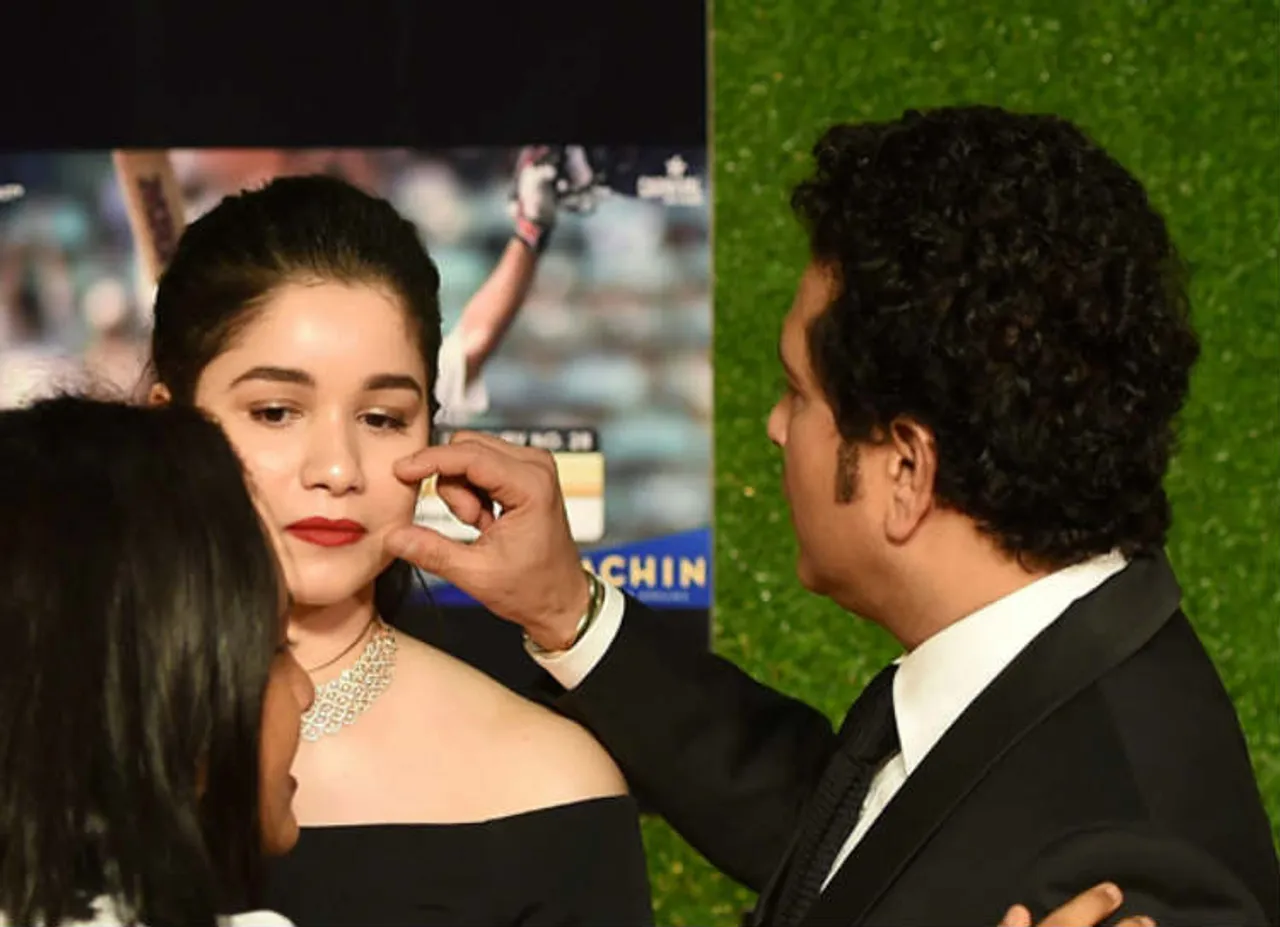 சச்சின் மகள் இவ்வளவு அழகா?..  மாடலிங், ஃபேஷன் இரண்டிலும் கலக்கும் சாரா!