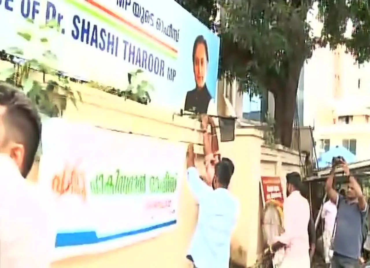 சசி தரூரின் 'இந்து பாகிஸ்தான்' கருத்து: கேரளாவில் உள்ள தரூரின் அலுவலகம் மீது தாக்குதல்!
