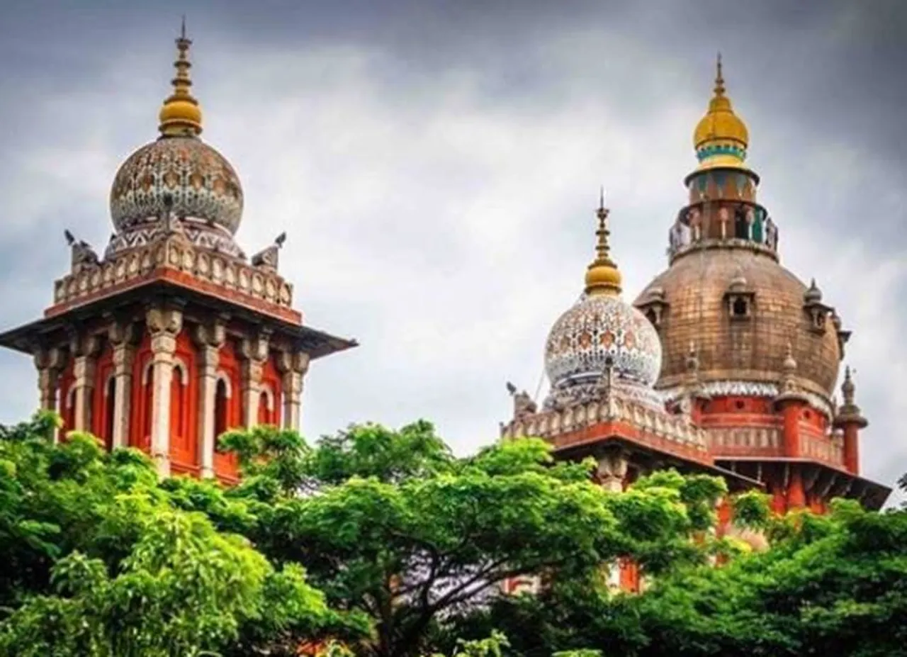 சட்டவிரோத டிஜிட்டல் பேனர்: உரிய சட்டத் திருத்தங்கள் கொண்டு வர ஐகோர்ட் கெடு!