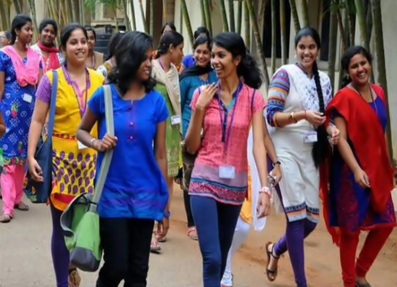உரிமைகளை பெண்கள் கேட்டு பெறக் கூடாது; பறித்துக் கொள்ள வேண்டும் - ஐகோர்ட் முன்னாள் நீதிபதி