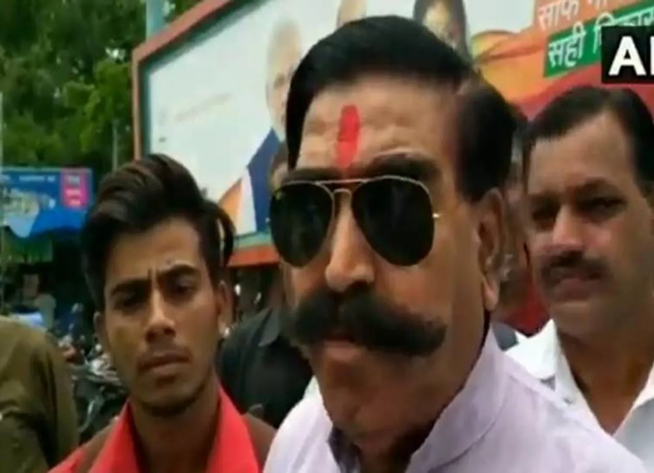 மாட்டுக்கறி சாப்பிட்ட நேரு பண்டிதர் கிடையாது - பாஜக எம்.எல்.ஏவின் சர்ச்சை பேச்சு