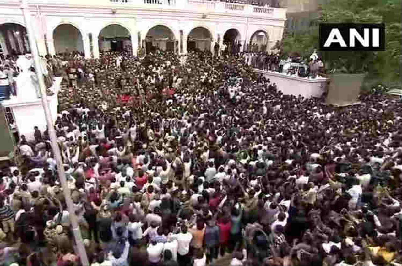Karunanidhi death, karunanidhi news, kalaignar karunanidhi, karunanidhi latest news, karunanidhi burial, karunanidhi holiday, Karunanidhi Funeral