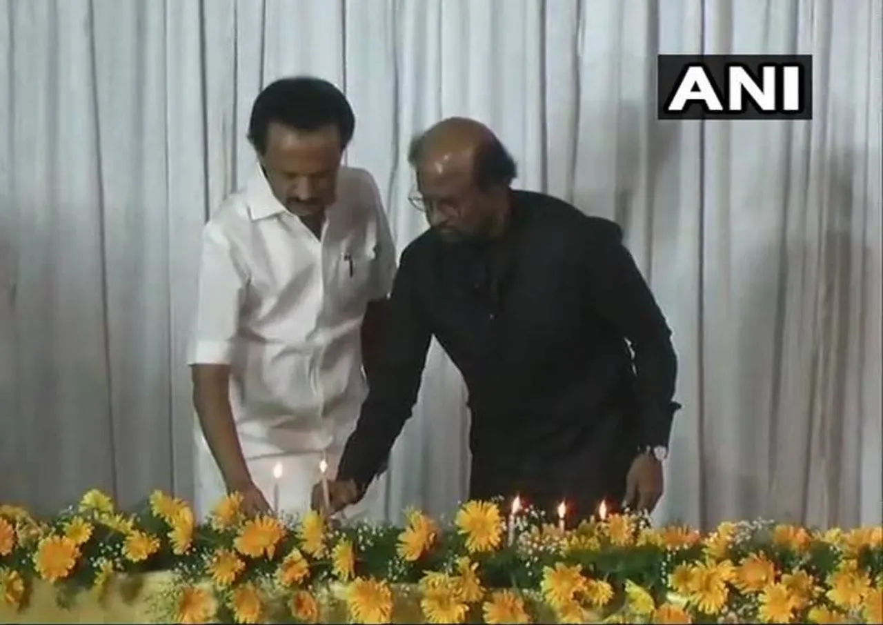 Rajinikanth-MK Stalin Condolence To Karunanidhi, Rajinikanth, ரஜினிகாந்த், ரஜினிகாந்த் - மு.க.ஸ்டாலின் மெழுகுவர்த்தி ஏந்தி கருணாநிதிக்கு அஞ்சலி