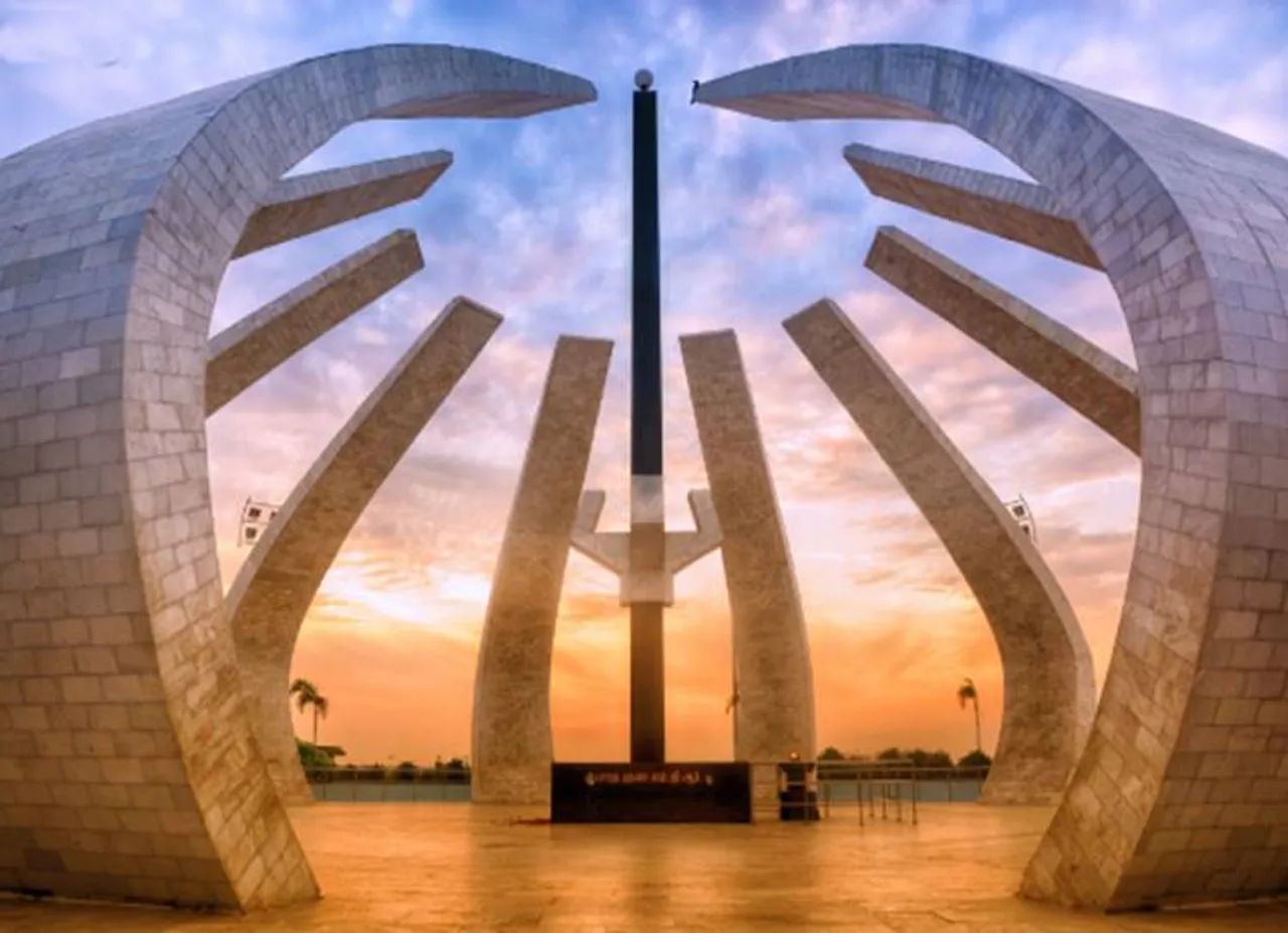 மெரினாவில் நினைவிடம்