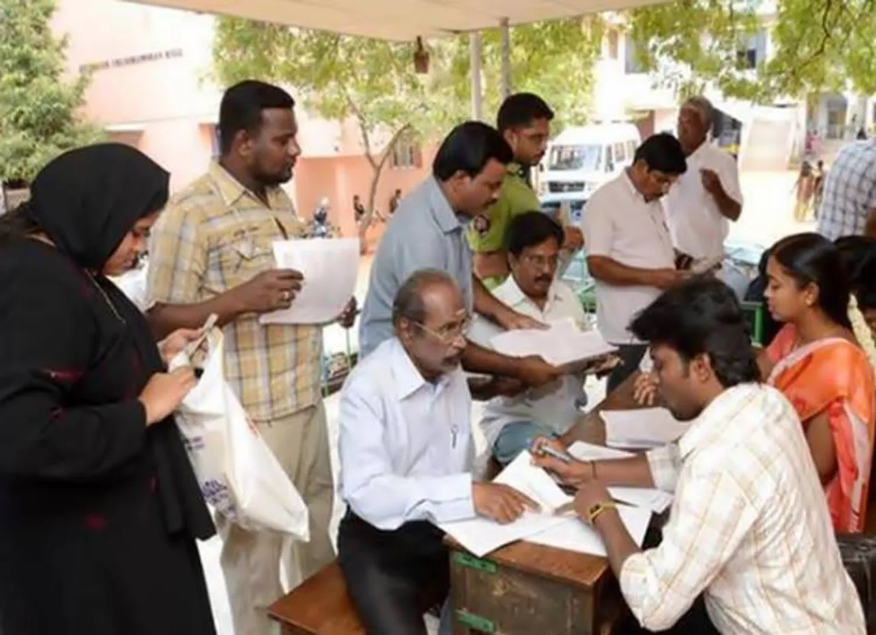 வாக்காளர் அடையாள அட்டை திருத்தம் முகாம்