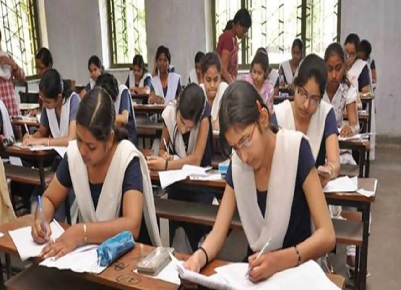 11வது வகுப்பு மதிப்பெண் உயர்கல்வியில் சேர எடுத்துக் கொள்ளப்பட மாட்டாது