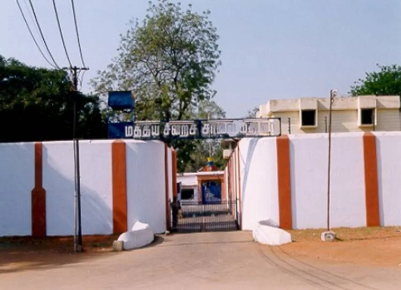 மதுரை மத்திய சிறையில் போலீசார் ஆய்வு