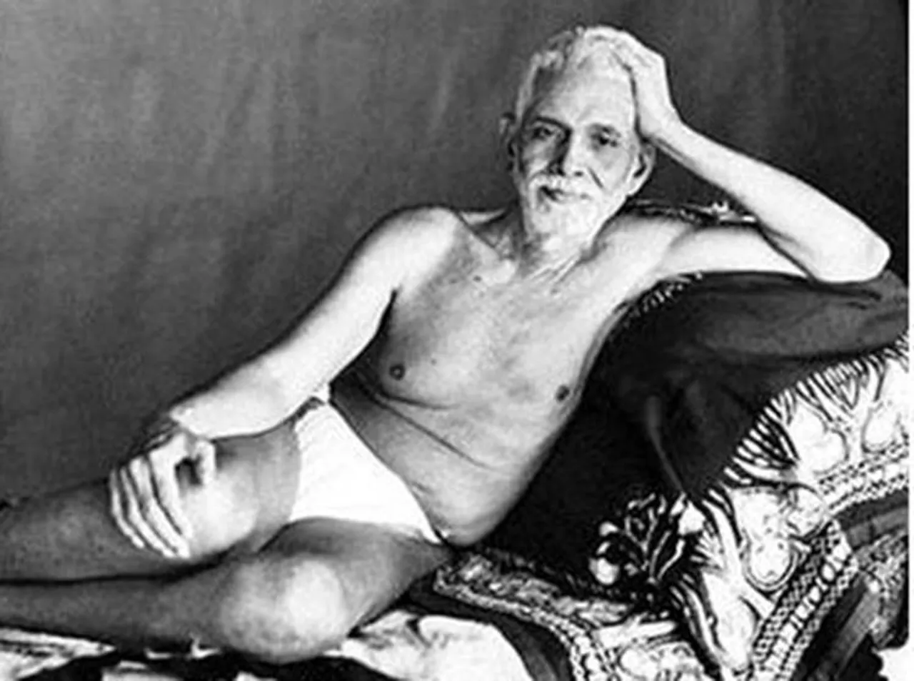 Ramana Maharshi Native Virudhunagar District, Madurai, ரமண மகரிஷி, ரமண மகரிஷி இயற்பெயர் வெங்கட்ராமன், ரமண மகரிஷி சொந்த ஊர் திருச்சுழி, திருவண்ணாமலை