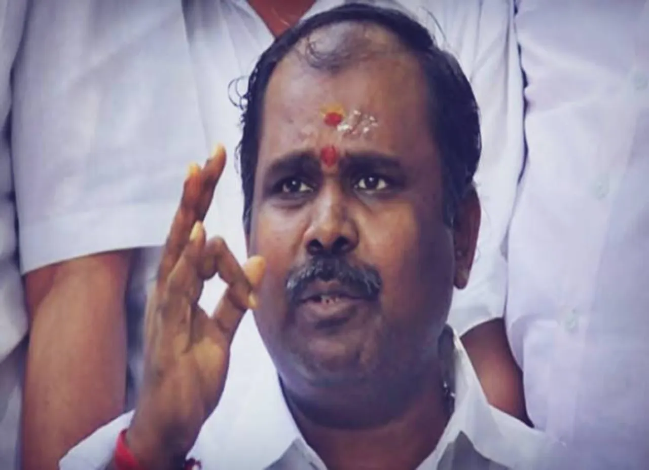 சினிமாவைப் பாருங்க; அரசியலுக்கு நாங்க இருக்கோம்! - விஜய்யை எச்சரிக்கும் அமைச்சர் உதயகுமார்