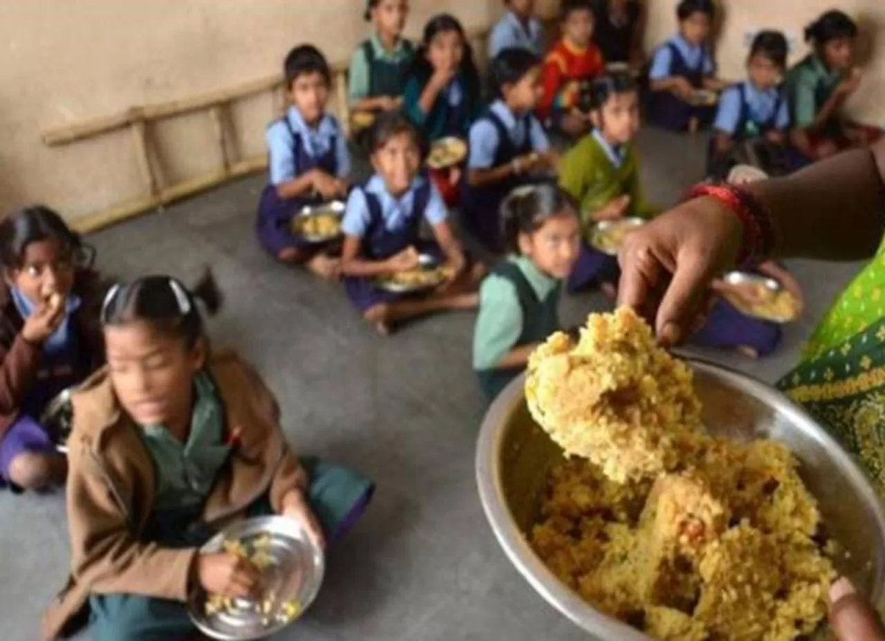 தீண்டாமை வன்கொடுமை சட்டத்தில் 3 பேர் கைது