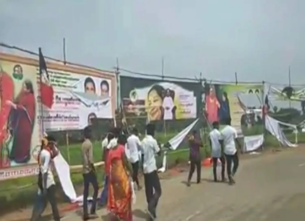 முதல்வர், துணை முதல்வரின் பேனர்கள் கிழிப்பு
