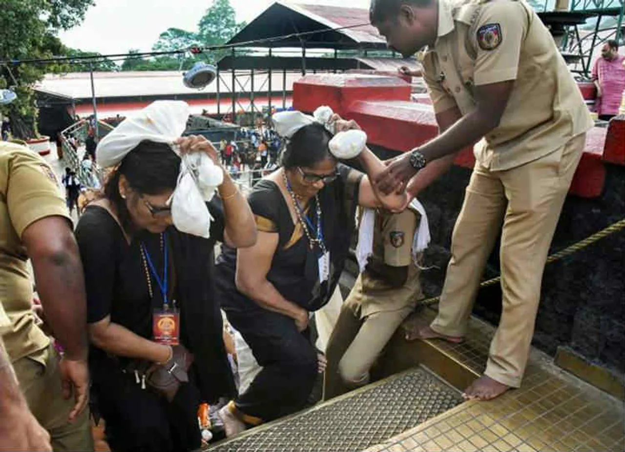 சபரிமலை ஐயப்பன் கோவிலில் பெண்கள்