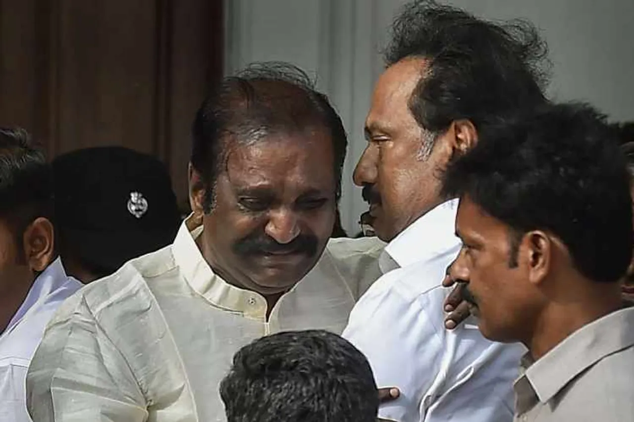 மலையே சிலையானது போல்