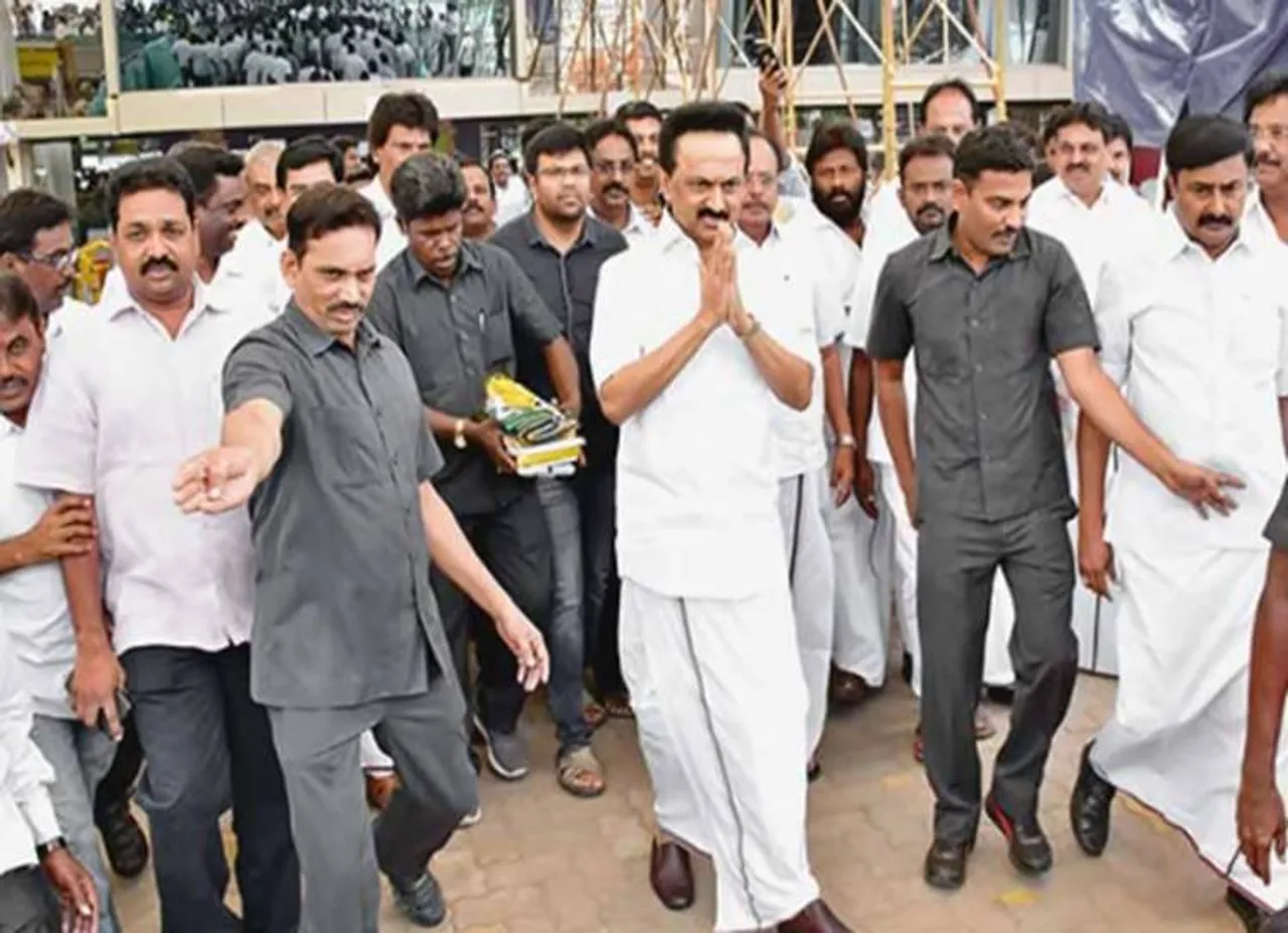 மேகதாது அணை குறித்து சோனியா காந்தியிடம் பேசுவேன் - டெல்லி கிளம்பும் முன் ஸ்டாலின்
