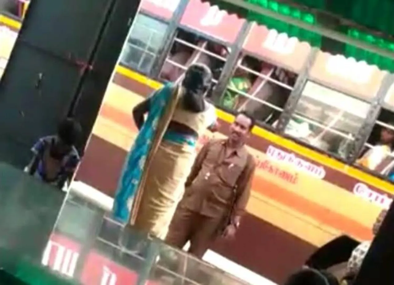 Sivagangai Bus conductor assaulted women video - குழந்தையுடன் சென்ற பெண்ணை தாக்கிய பேருந்து நடத்துனர்! அதிர்ச்சி வீடியோ சிவகங்கை