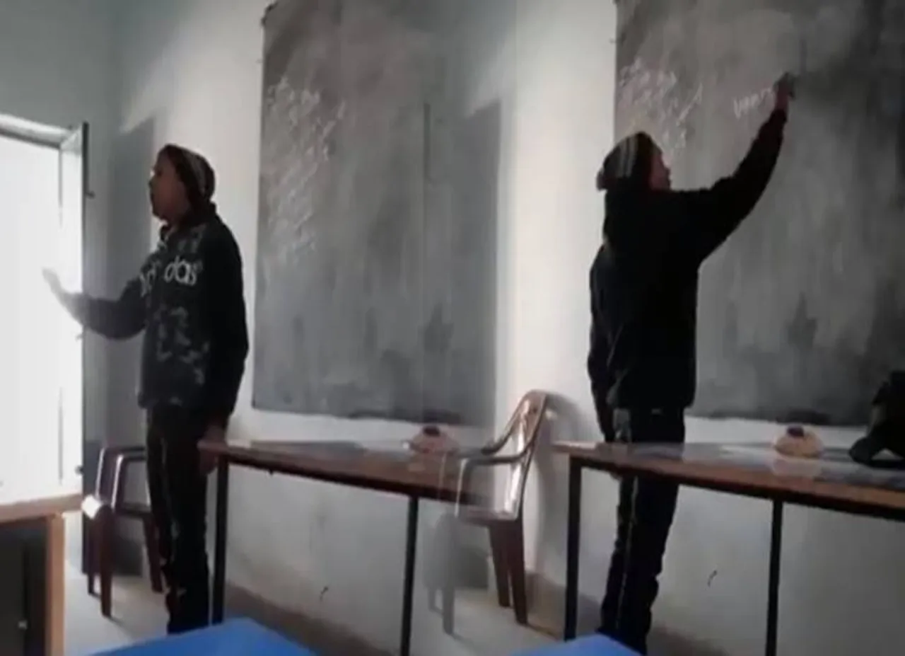 This Bihar teacher’s innovative way to teach English has Amitabh Bachchan and others impressed - 'இப்படி ஒரு டீச்சர் கிடைச்சு இருந்தா நாமும் கலெக்டர் ஆகியிருப்போமோ'! - வைரல் வீடியோ